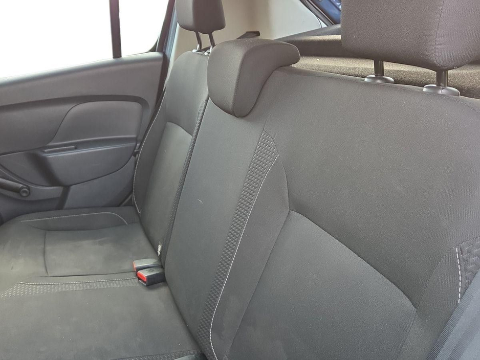2018 Dacia Sandero - image 10