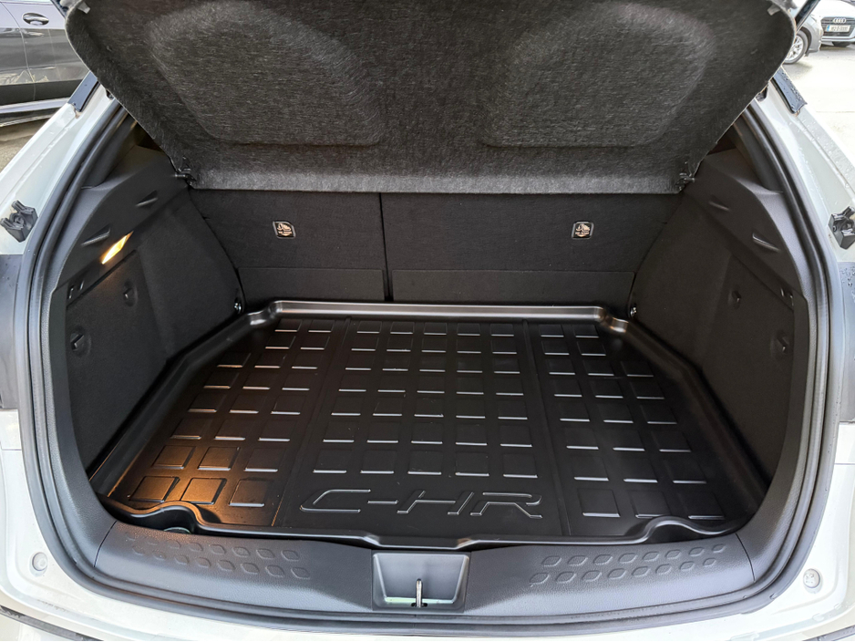 2017 Toyota C-HR (171) 1.8 HYBRID SPORT AUTO €19,450