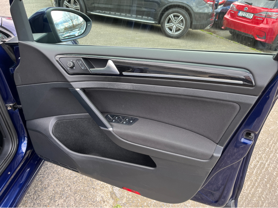 2019 Volkswagen Golf - image 12