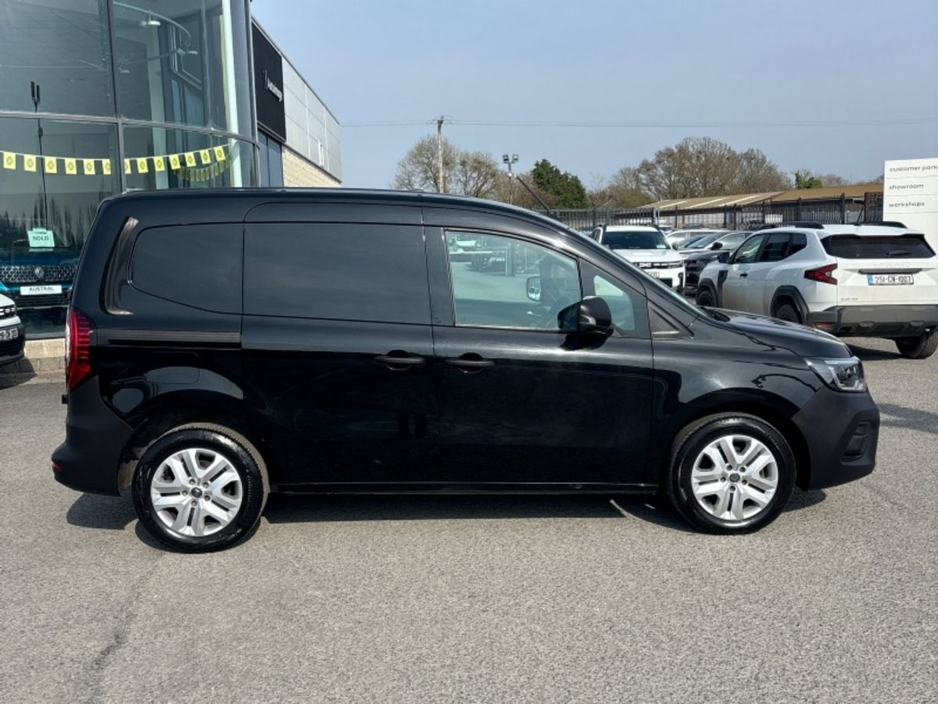 2023 Renault Kangoo - image 9