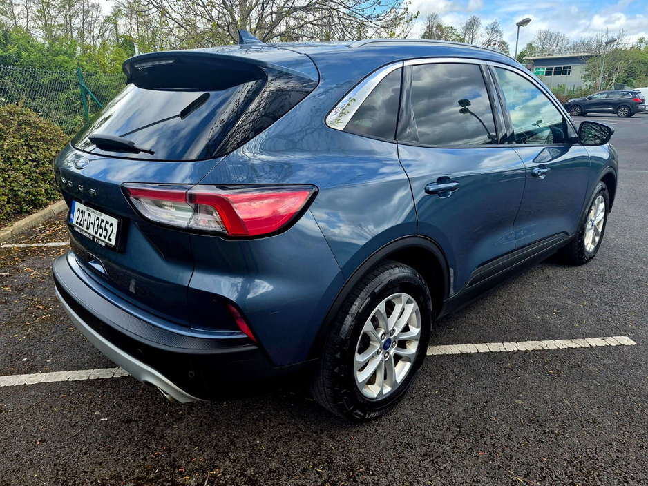 2022 Ford Kuga - image 2