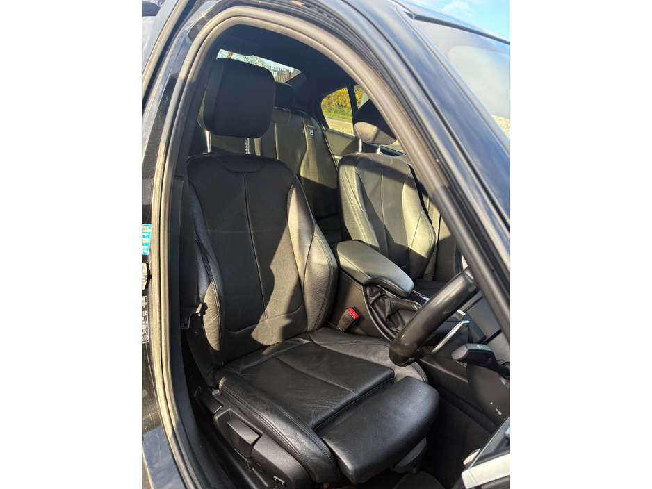 2018 BMW 3 Series - image 15