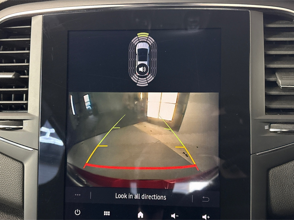 2021 Renault Megane - image 19