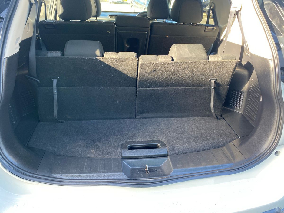 2020 Nissan X-Trail - image 13