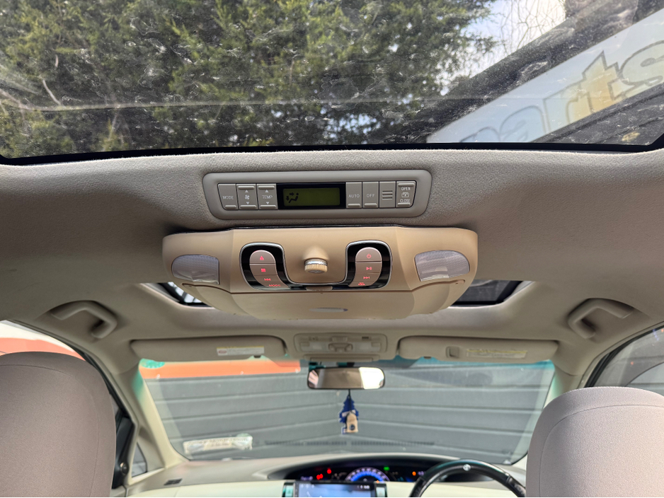 2010 Toyota Estima - image 17