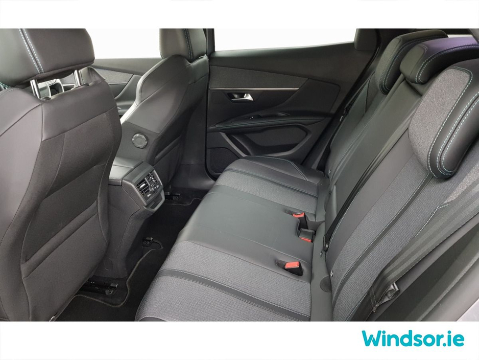 2023 Peugeot 3008 - image 8