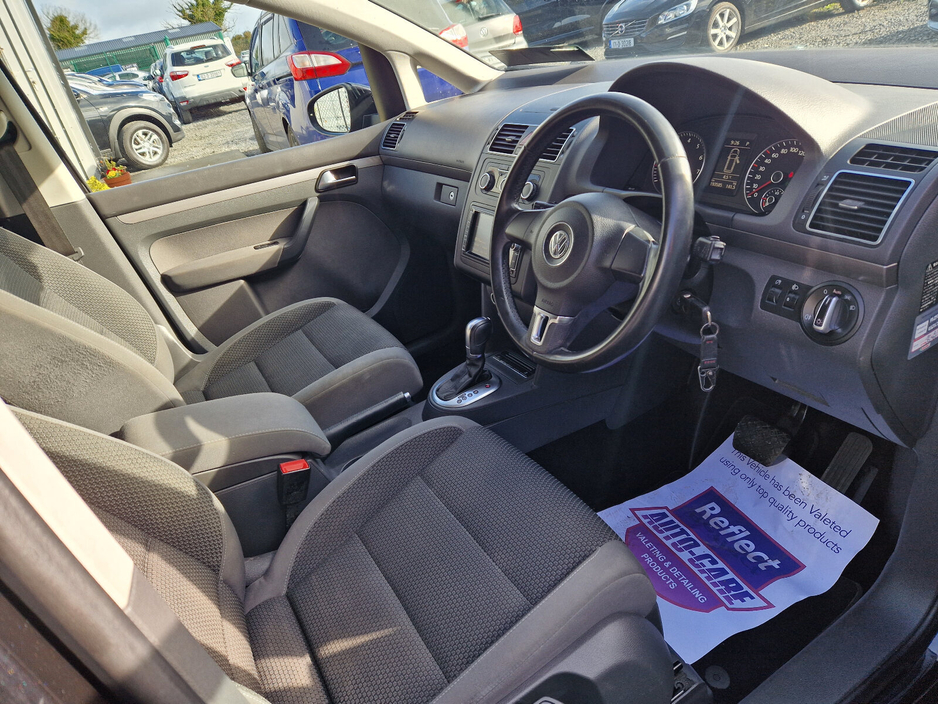 2013 Volkswagen Touran - image 12