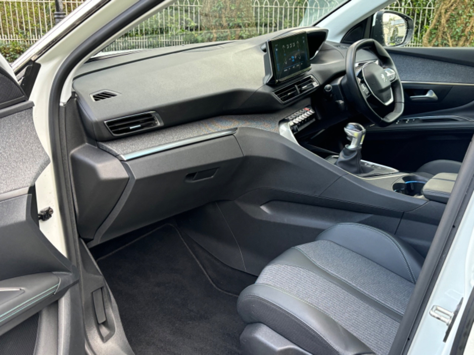 2021 Peugeot 3008 - image 7