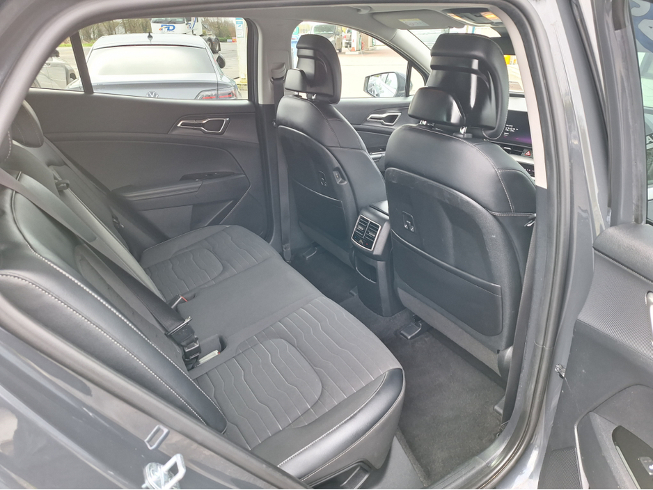 2023 Kia Sportage - image 9