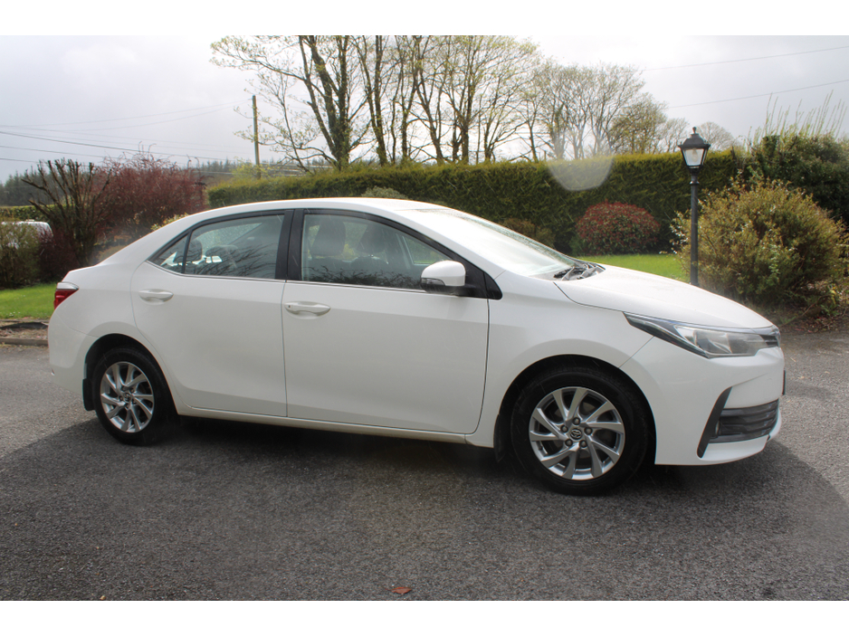 2017 Toyota Corolla - image 3