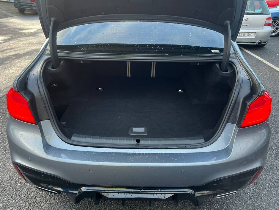 2017 BMW 5 Series 530e M-SPORT COMPETITION 2.0 * HUGE SPEC * // FULL SERVICE HISTORY // LOW MILEAGE // OPENING SUNROOF // MASSAGE LEATHER SEATS €27,900