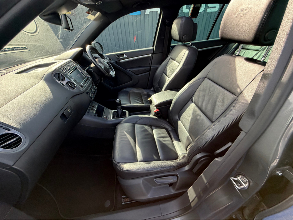 2016 Volkswagen Tiguan - image 44