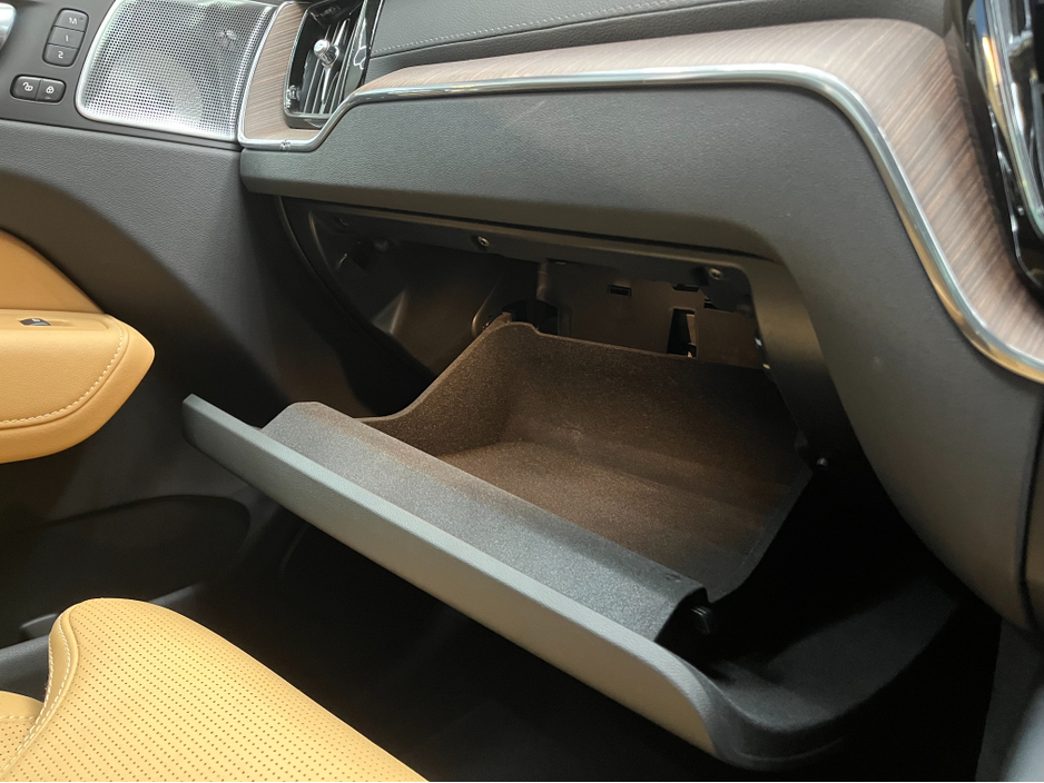 2023 Volvo XC60 €46950! 2023 VOLVO XC60 RECHARGE ULTIMATE T6 AWD PLUG 2.0 AUTOMATIC / CRUISE CONTROL /  ELECTRIC MEMORY & HEATED SEATS / 360° PARKING CAMERA / PANORAMIC SUNROOF / APPLE CARPLAY €46,950