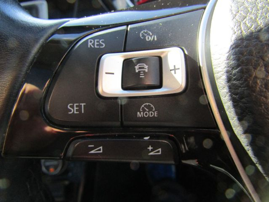 2017 Volkswagen Touran - image 26