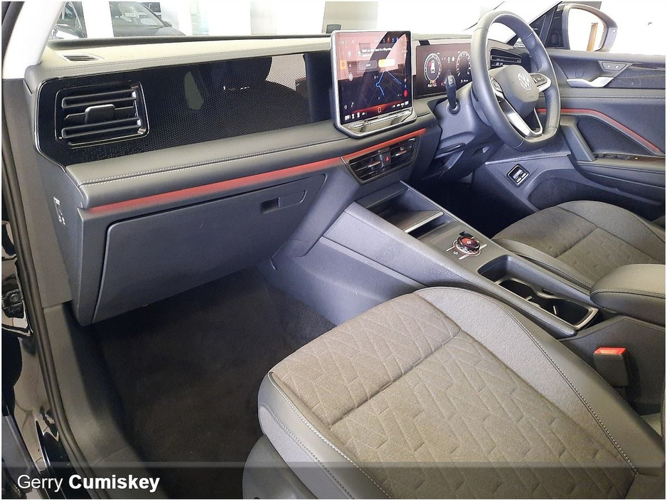 2025 Volkswagen Tiguan - image 4