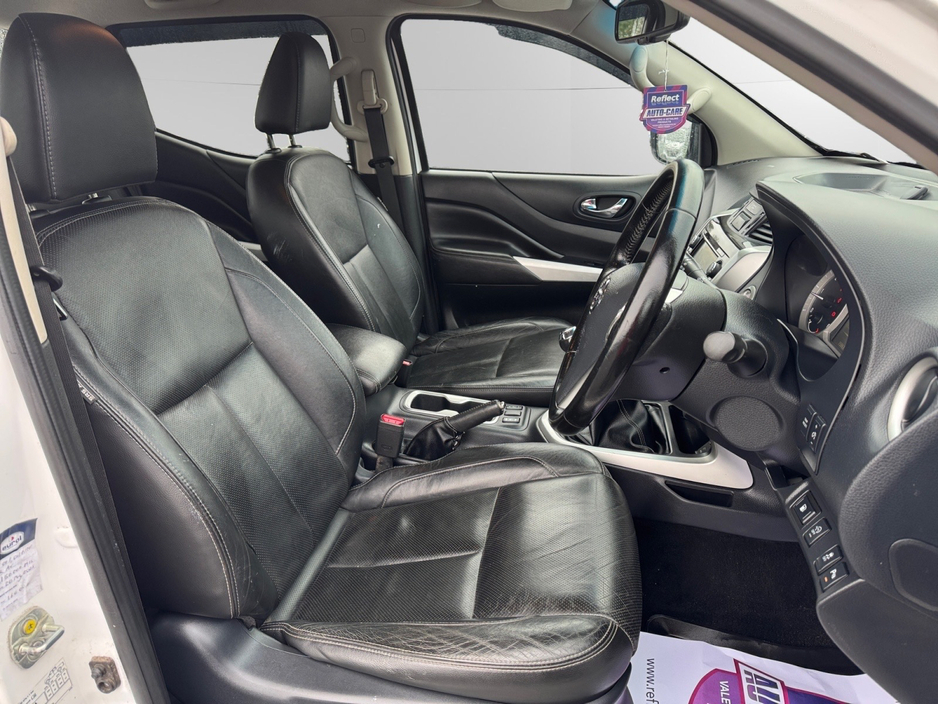 2018 Nissan Navara - image 10