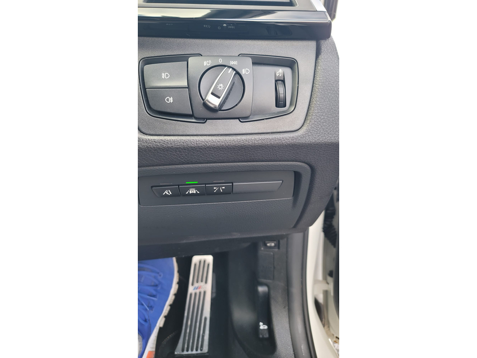 2016 BMW 3 Series - image 19