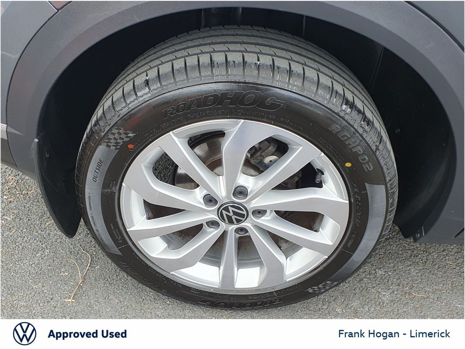 2023 Volkswagen T-Roc - image 9