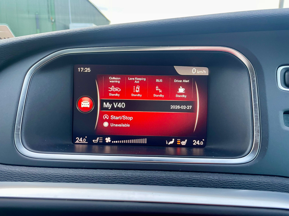 2017 Volvo V40 - image 32