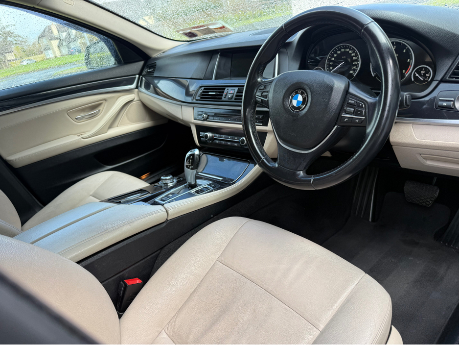 2016 BMW 5 Series - image 8
