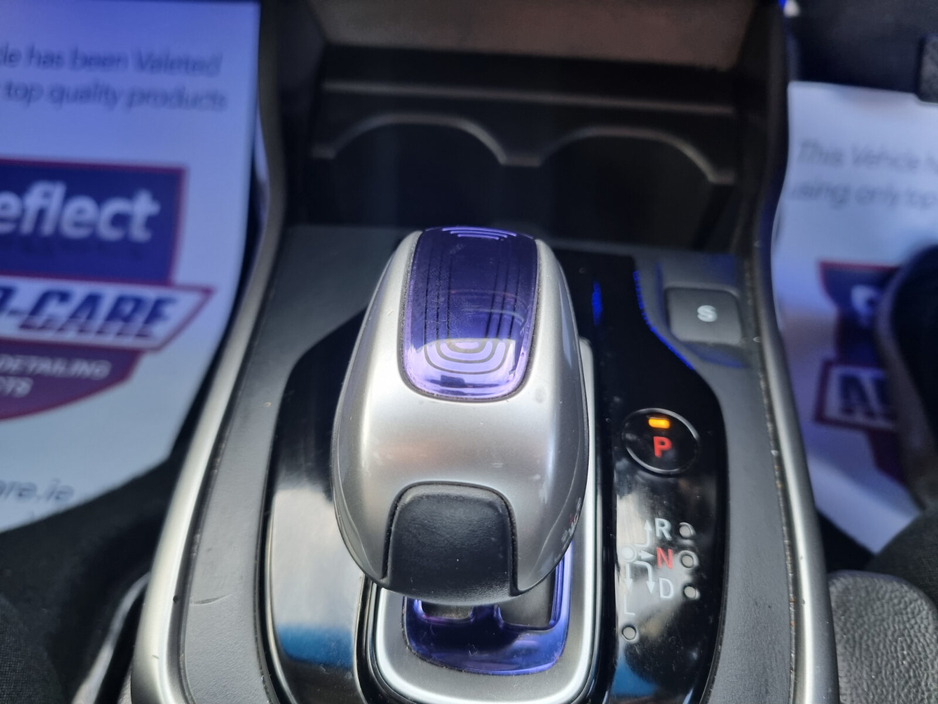 2016 Honda Grace - image 12