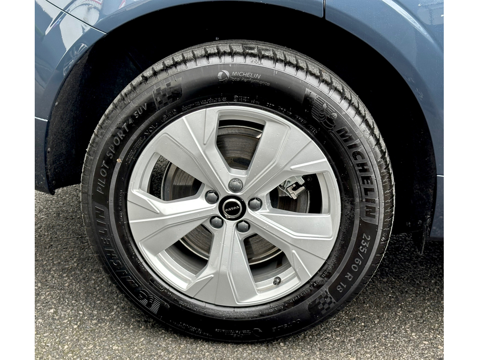 2025 Volvo XC60 - image 26