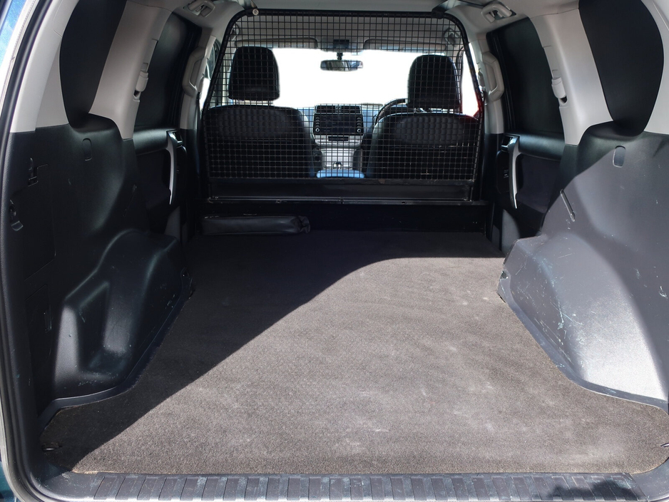 2022 Toyota Landcruiser - image 7