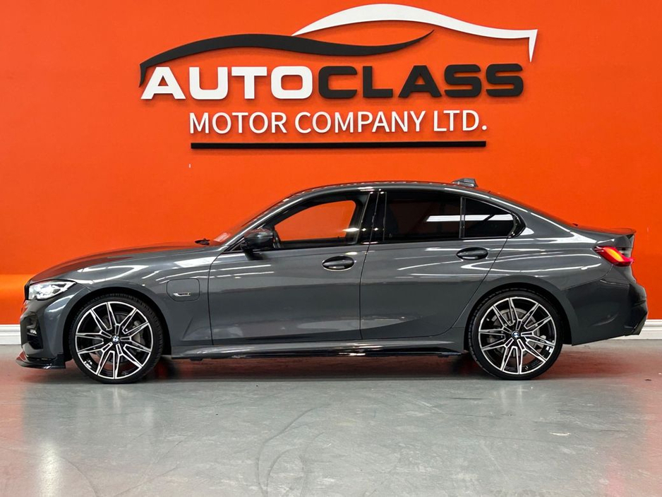 2021 BMW 3 Series - image 7