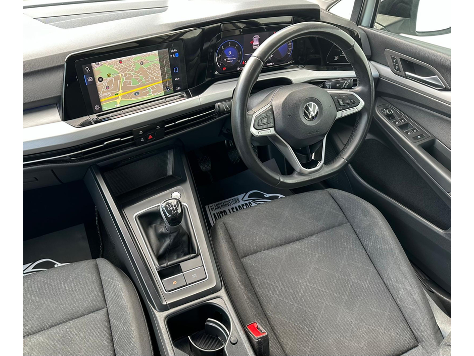 2022 Volkswagen Golf - image 13