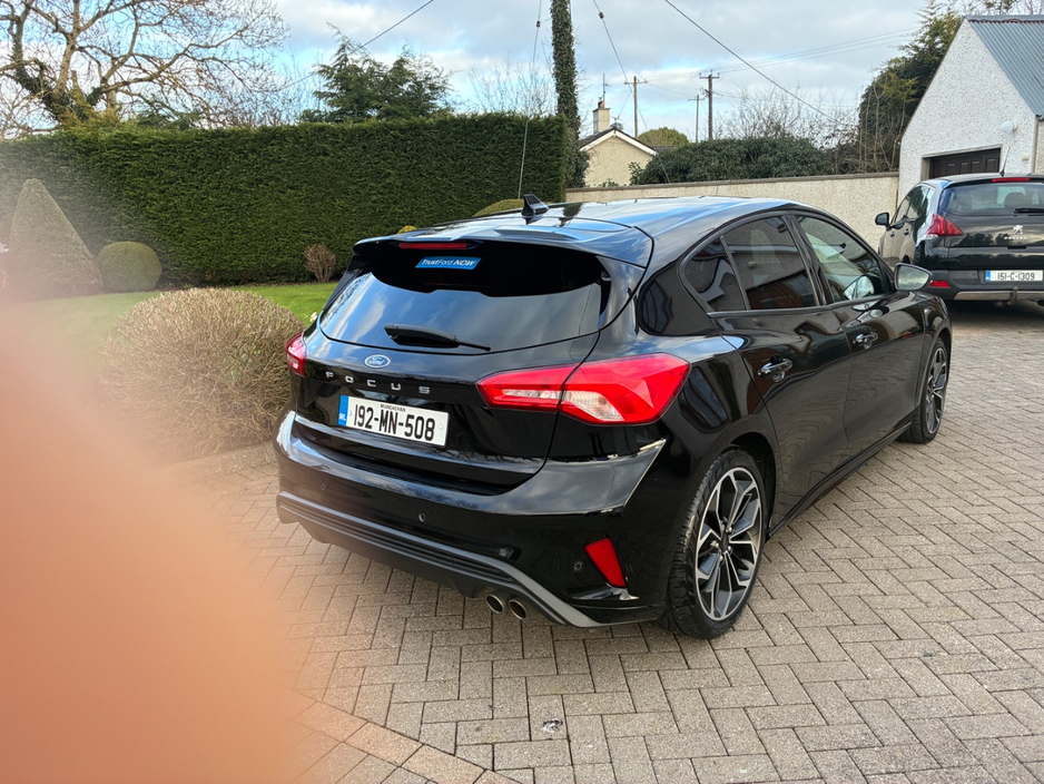 2019 Ford Focus - image 5