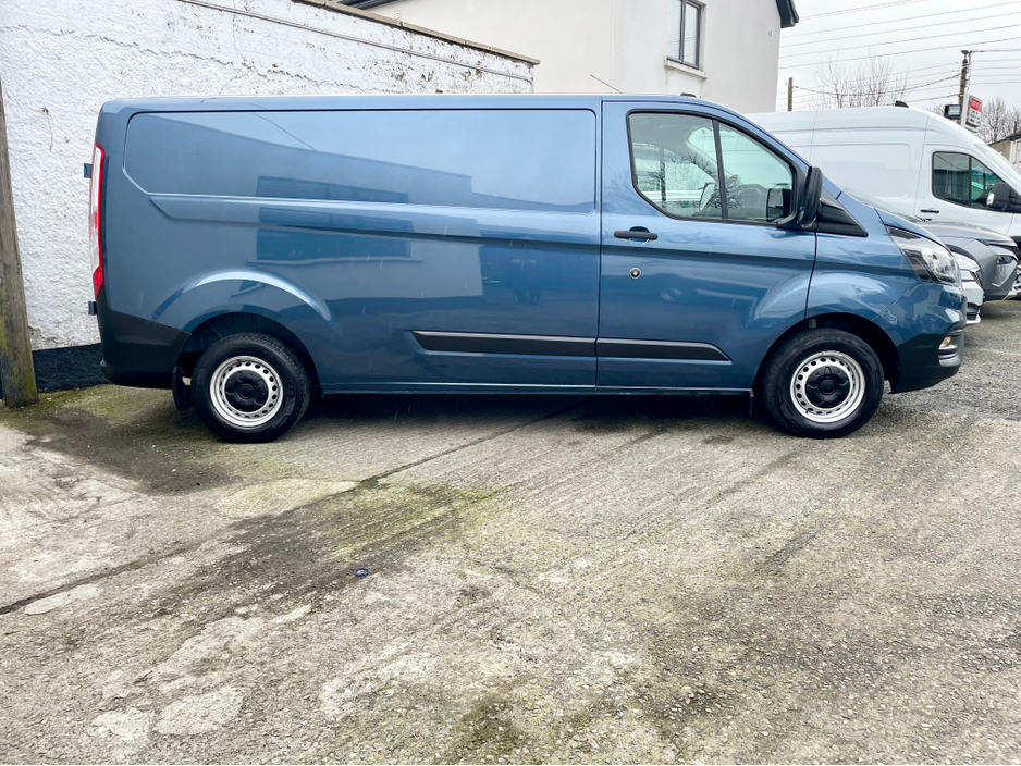 2023 Ford Transit Custom - image 5