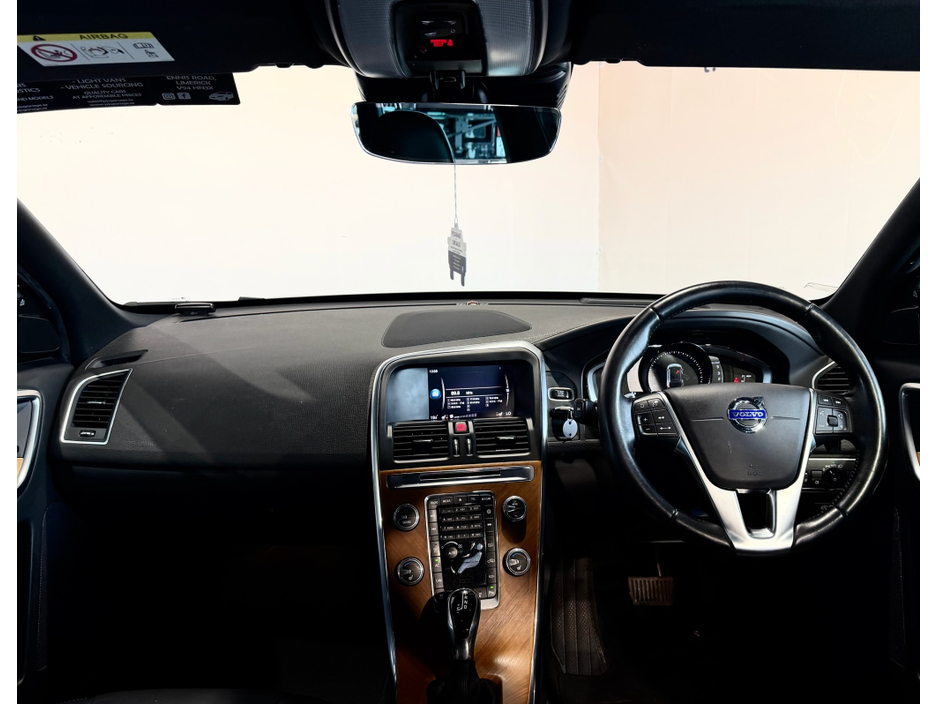 2017 Volvo XC60 - image 13