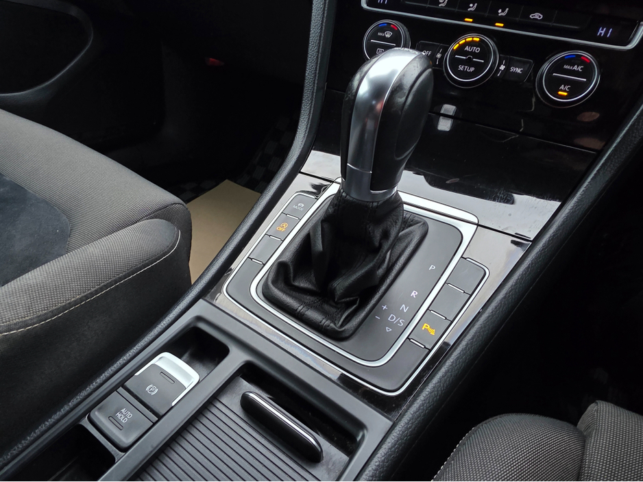 2013 Volkswagen Golf 1.4 HIGHLINE EDITION ALCANTARA PARKING SENSORS - SIMI DEALER - LOW ROAD TAX BAND