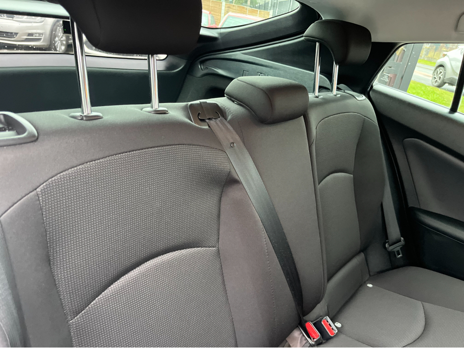 2020 Toyota Prius 1.8 HYBRID AUTO LOW KMS €17,950