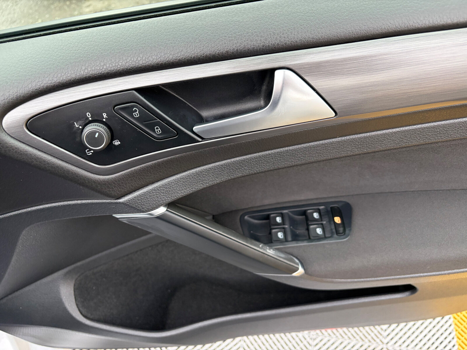 2018 Volkswagen Golf - image 8