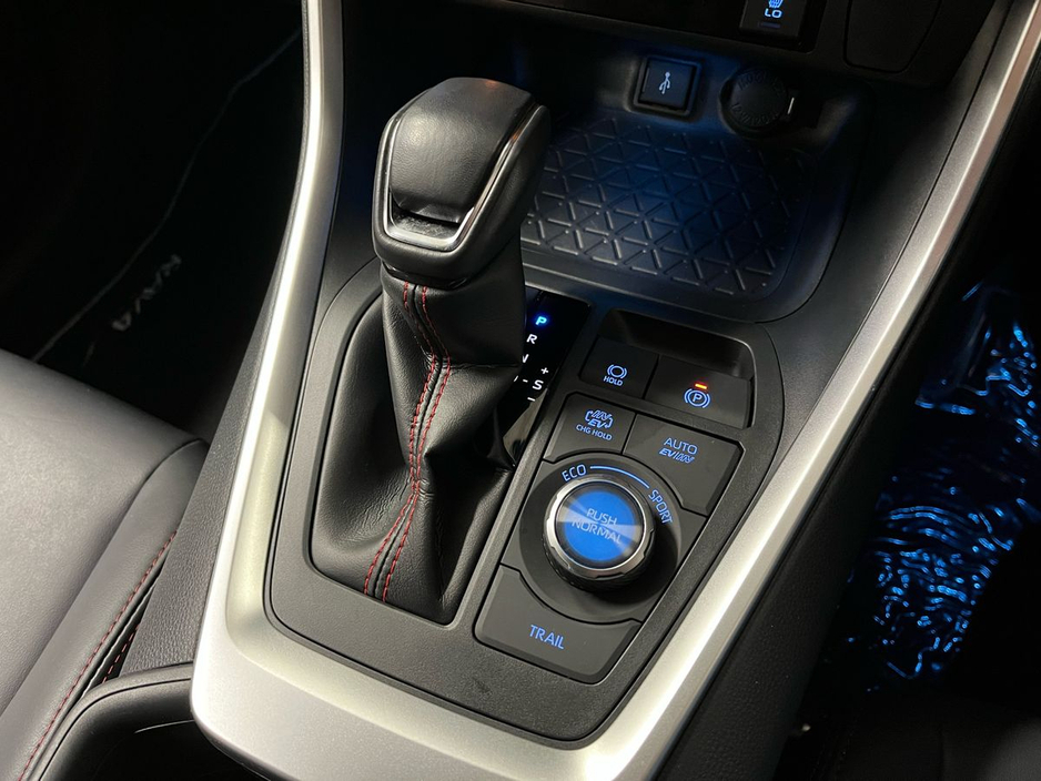 2022 Toyota Rav4 - image 4