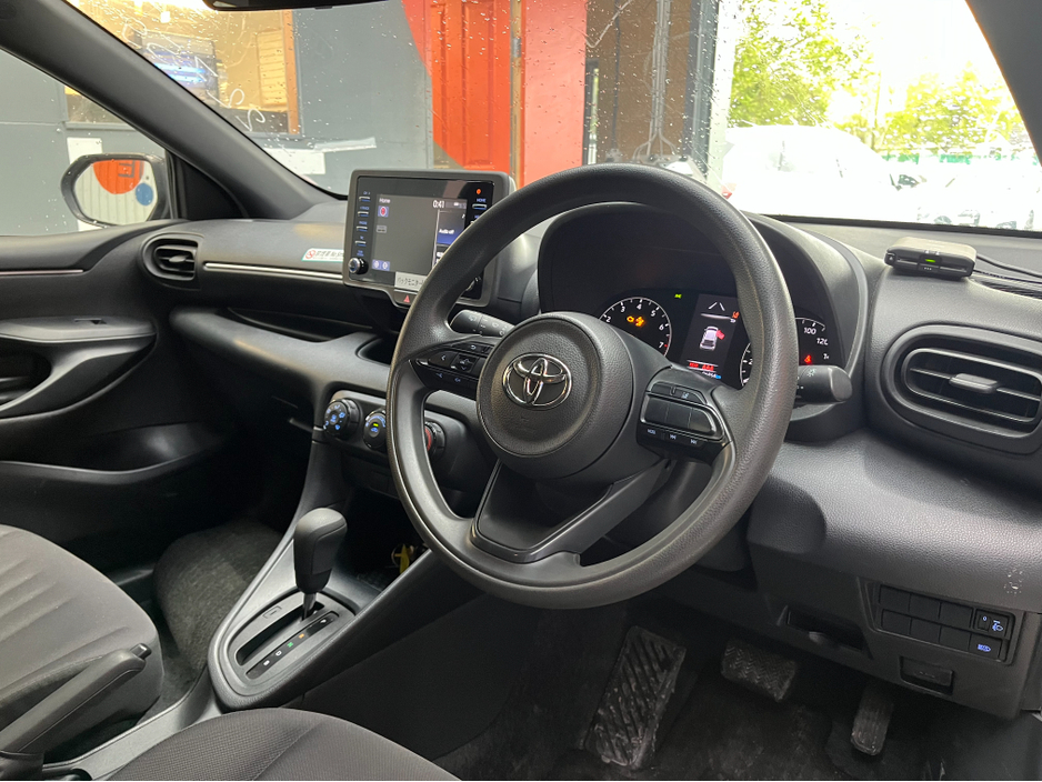 2020 Toyota Yaris - image 8