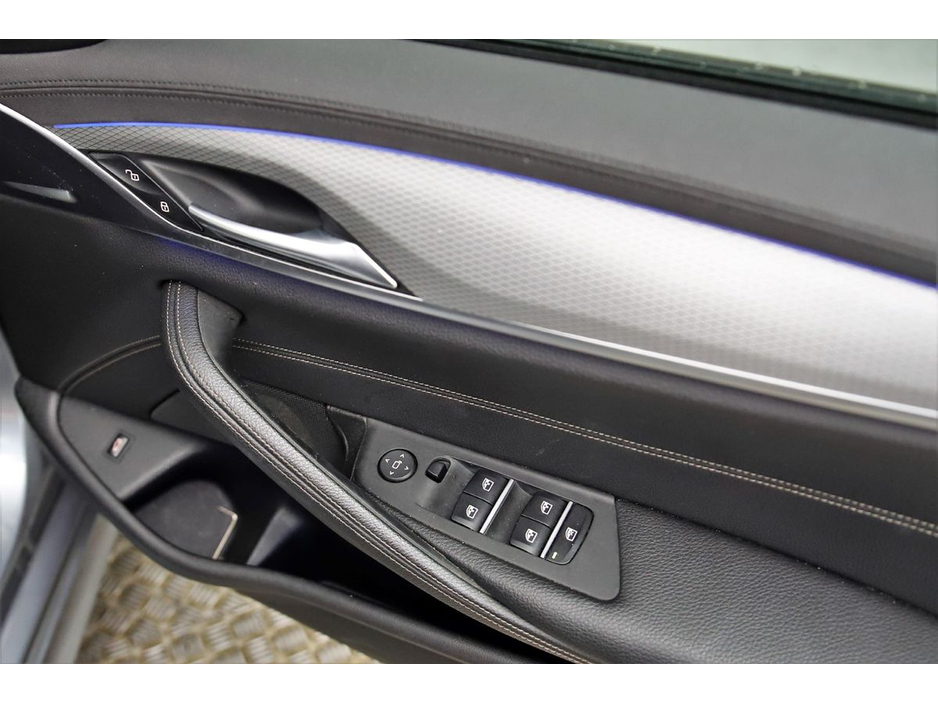 2018 BMW 5 Series - image 14