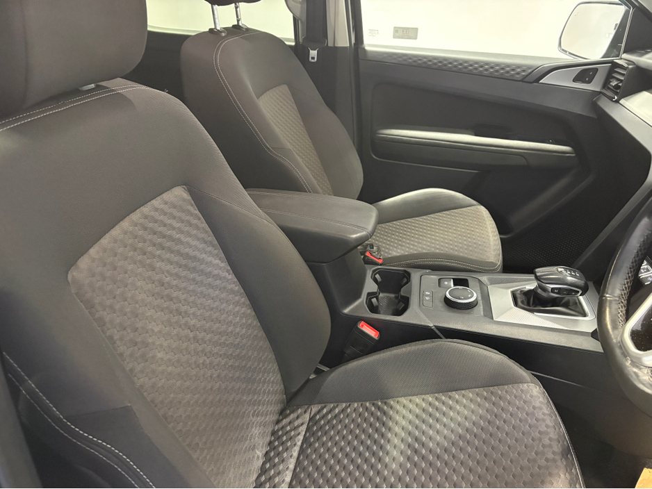 2023 Volkswagen Amarok - image 9