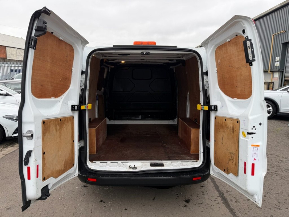 2018 Ford Transit Custom - image 11