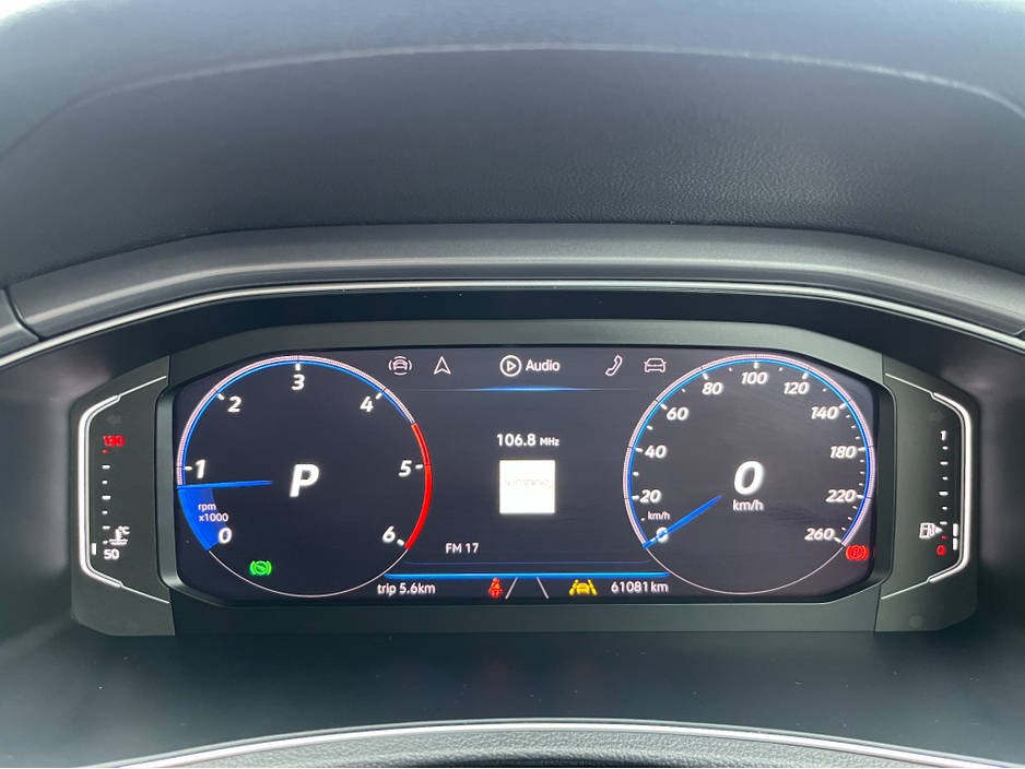 2020 Volkswagen T-Roc R-LINE AUTOMATIC 2.0 DIESEL //HALF LEATHER SEATS//KEYLESS ENRTY//ADAPTIVE CRUISE CONTROL//REVESE CAMERA// €25,950