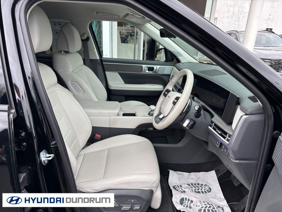 2025 Hyundai Santa Fe - image 7