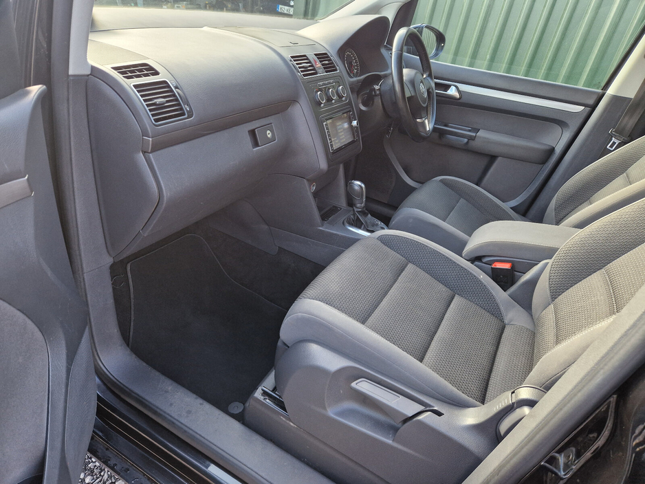 2013 Volkswagen Touran - image 13