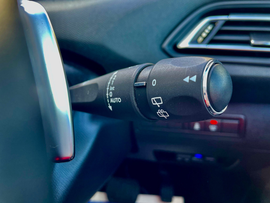 2017 Peugeot 308 - image 24