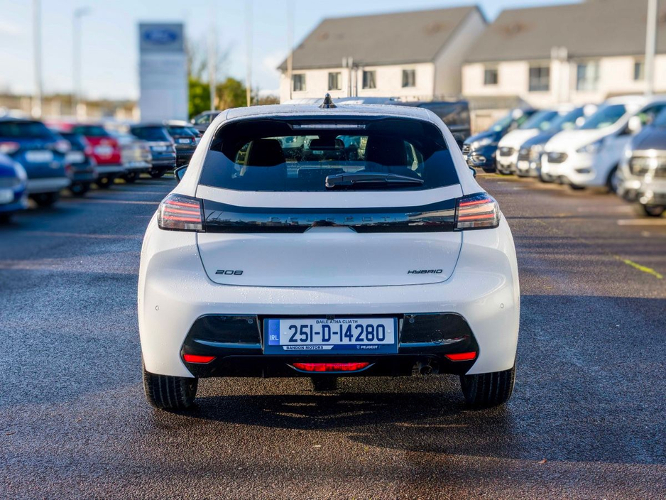 2025 Peugeot 208 - image 15