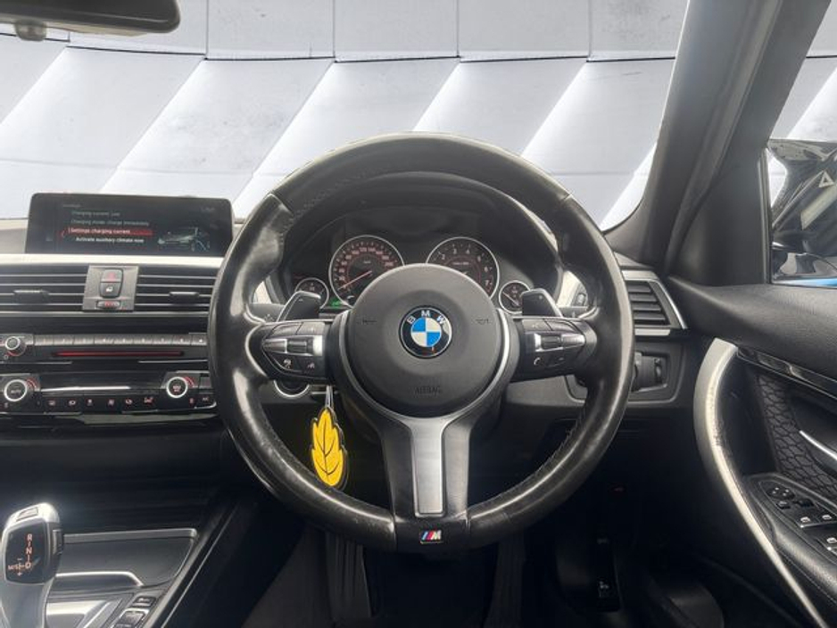 2016 BMW 3 Series - image 11