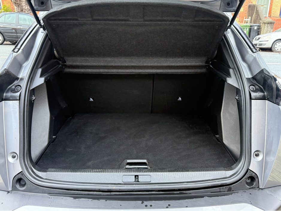 2023 Peugeot 2008 - image 7