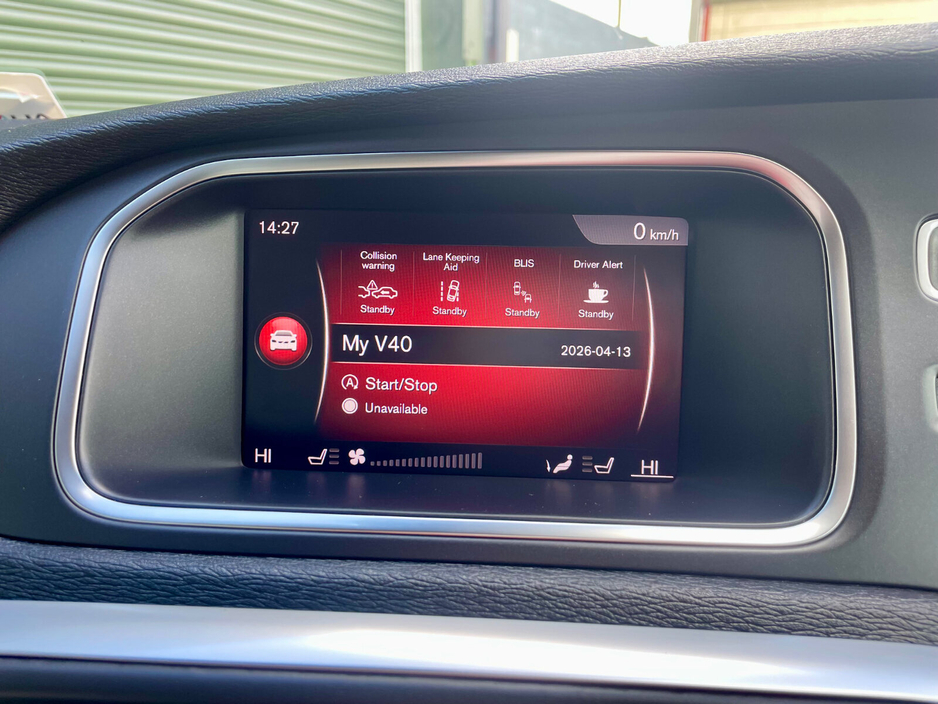 2018 Volvo V40 - image 37