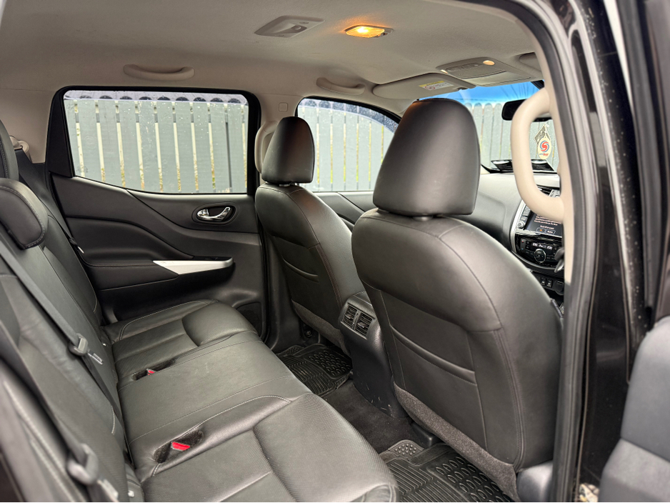 2019 Nissan Navara - image 12