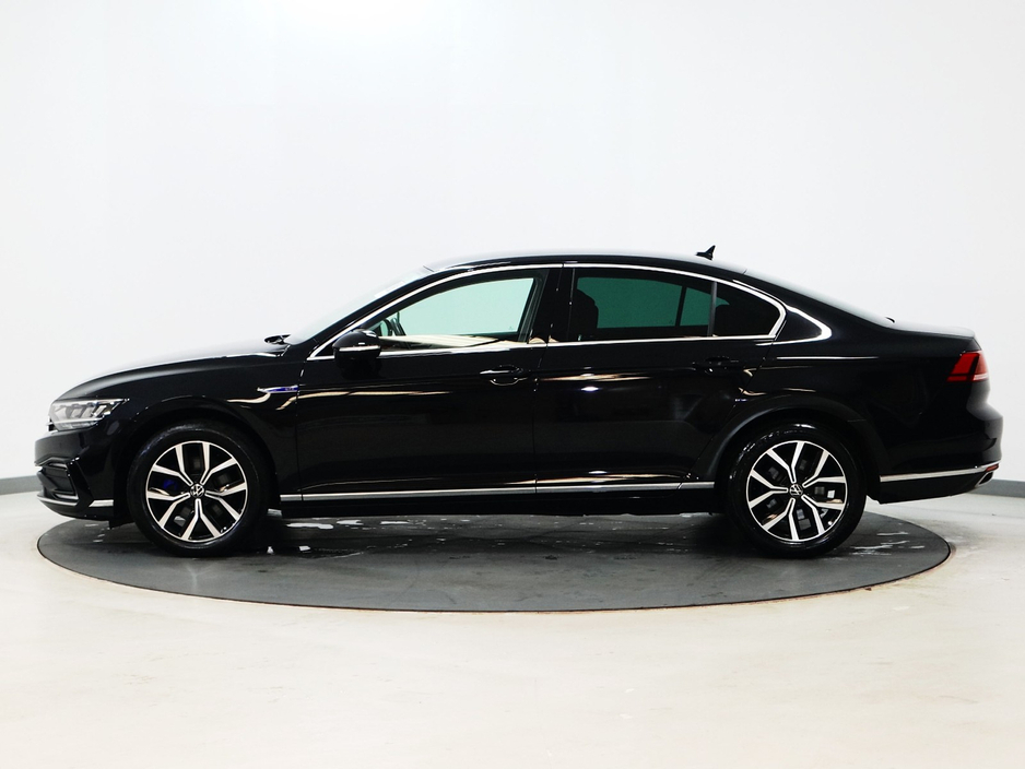 2022 Volkswagen Passat - image 7